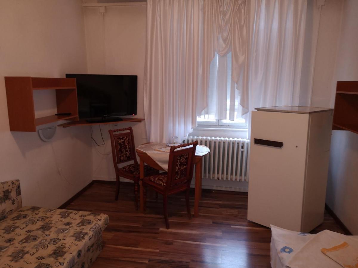 Biela Labut Hotel Michalovce Ngoại thất bức ảnh