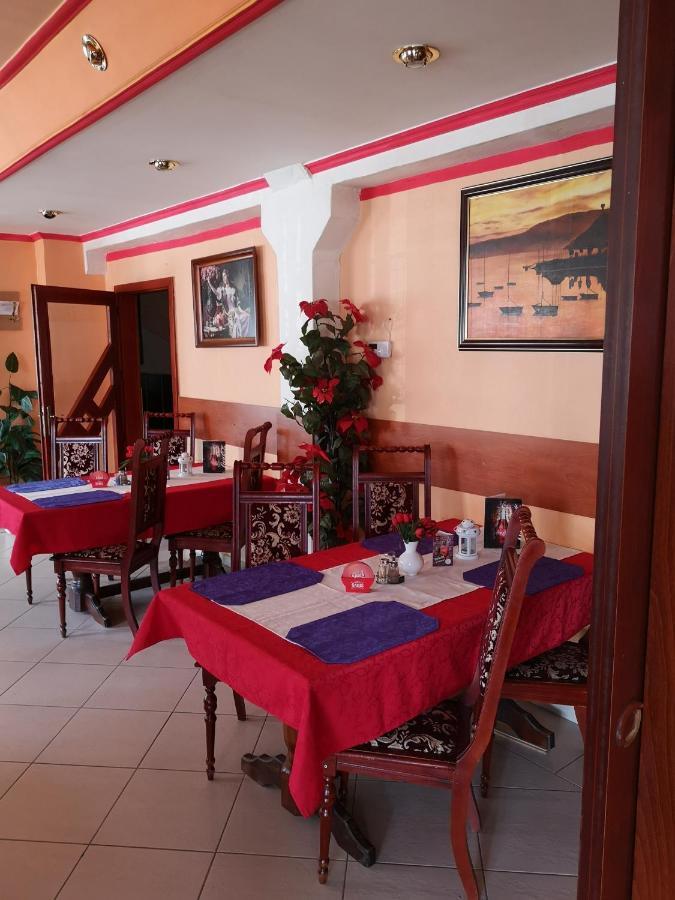 Biela Labut Hotel Michalovce Ngoại thất bức ảnh