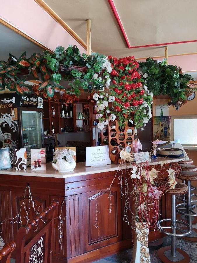 Biela Labut Hotel Michalovce Ngoại thất bức ảnh